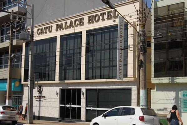 רונדונופוליס Catu Palace Hotel מראה חיצוני תמונה